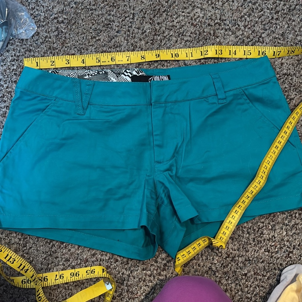 Volcom shorts - Picture 4 of 4